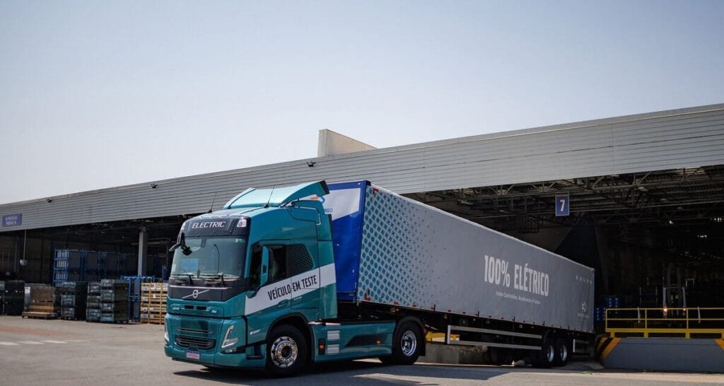 Portal da Produtividade - Volvo aposta em caminhões elétricos na cadeia de suprimentos