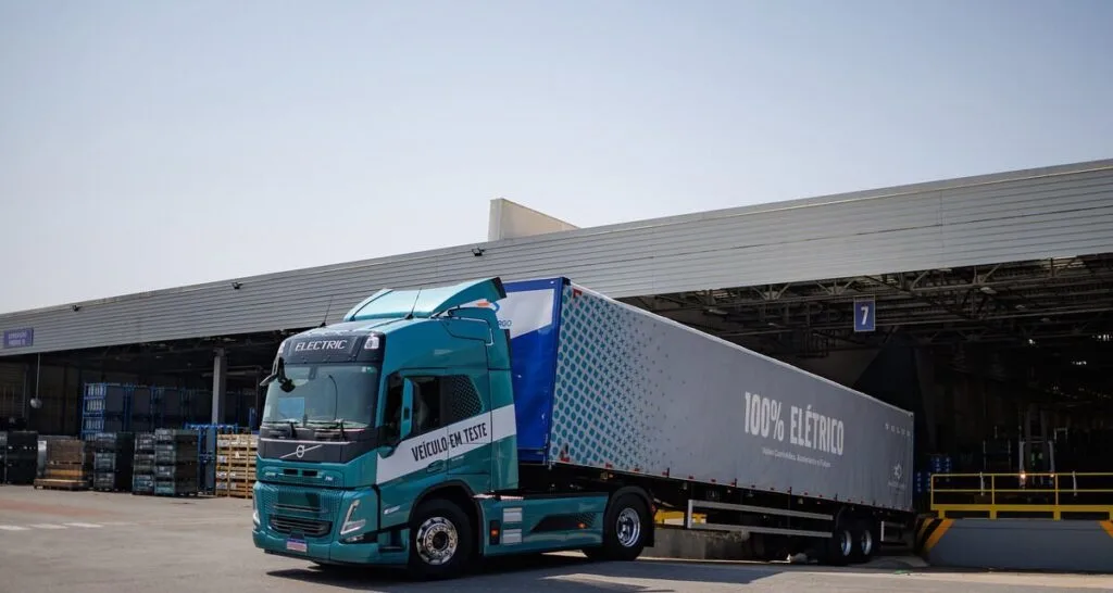 Mobilidade limpa: Volvo aposta em caminhões elétricos na cadeia de suprimentos