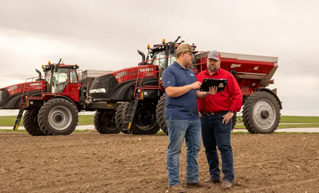 Trator autônomo da Case IH operando em plantio de precisão com tecnologias conectadas.