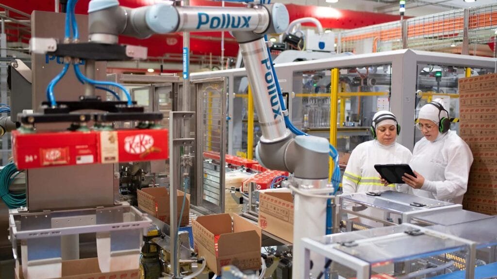 Fábrica moderna da Nestlé com linhas de produção automatizadas, simbolizando inovação e sustentabilidade no setor de alimentos